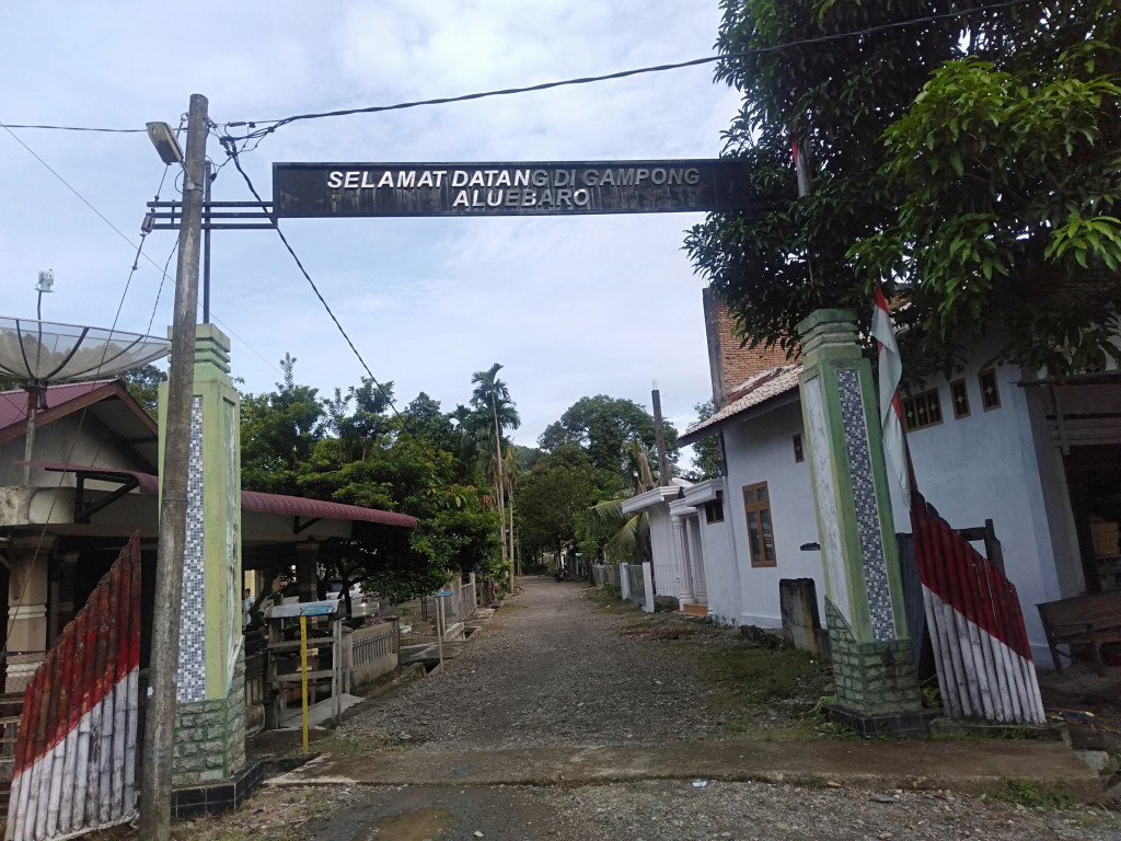 Gerbang utama Gampong Alue baro